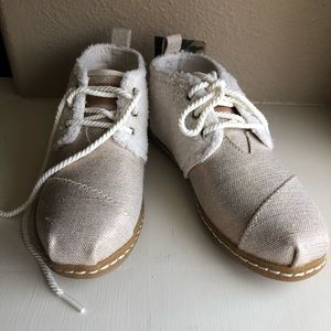 NEW TOMS SHERPA METALLIC SHOES SNEAKERS CREAM